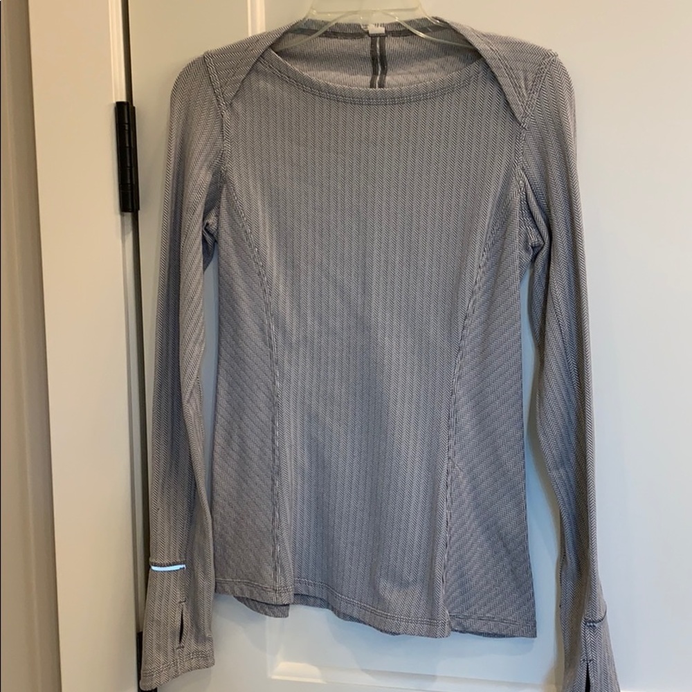 Lululemon size 6 women’s long sleeve top